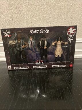 WWE Elite Collection
Wyatt Sick6 - Erick Rowan, Uncle Howdy and Nikki Cross